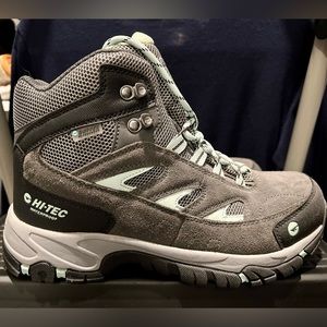 Hi-Tec waterproof hiking boots in gray with mint green accents; Size 7.5